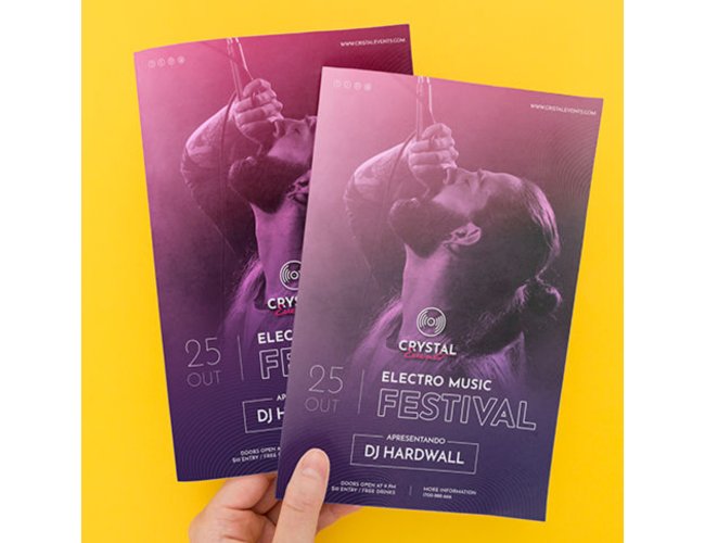 Folheto em Couch� Brilho